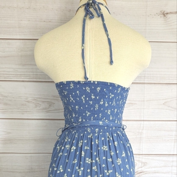 American Eagle Outfitters Smocked Halter Jumpsuit in Floral Blue Sz Sm Tall NWT - Picture 4 of 7